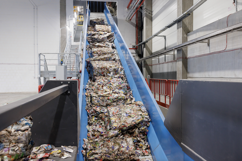 Baled beverage cartons reach the repulping line credit Tetra Pak