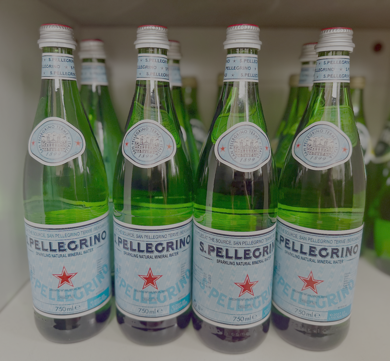 Glass bottles contain more microplastics than plastic ones, study finds
