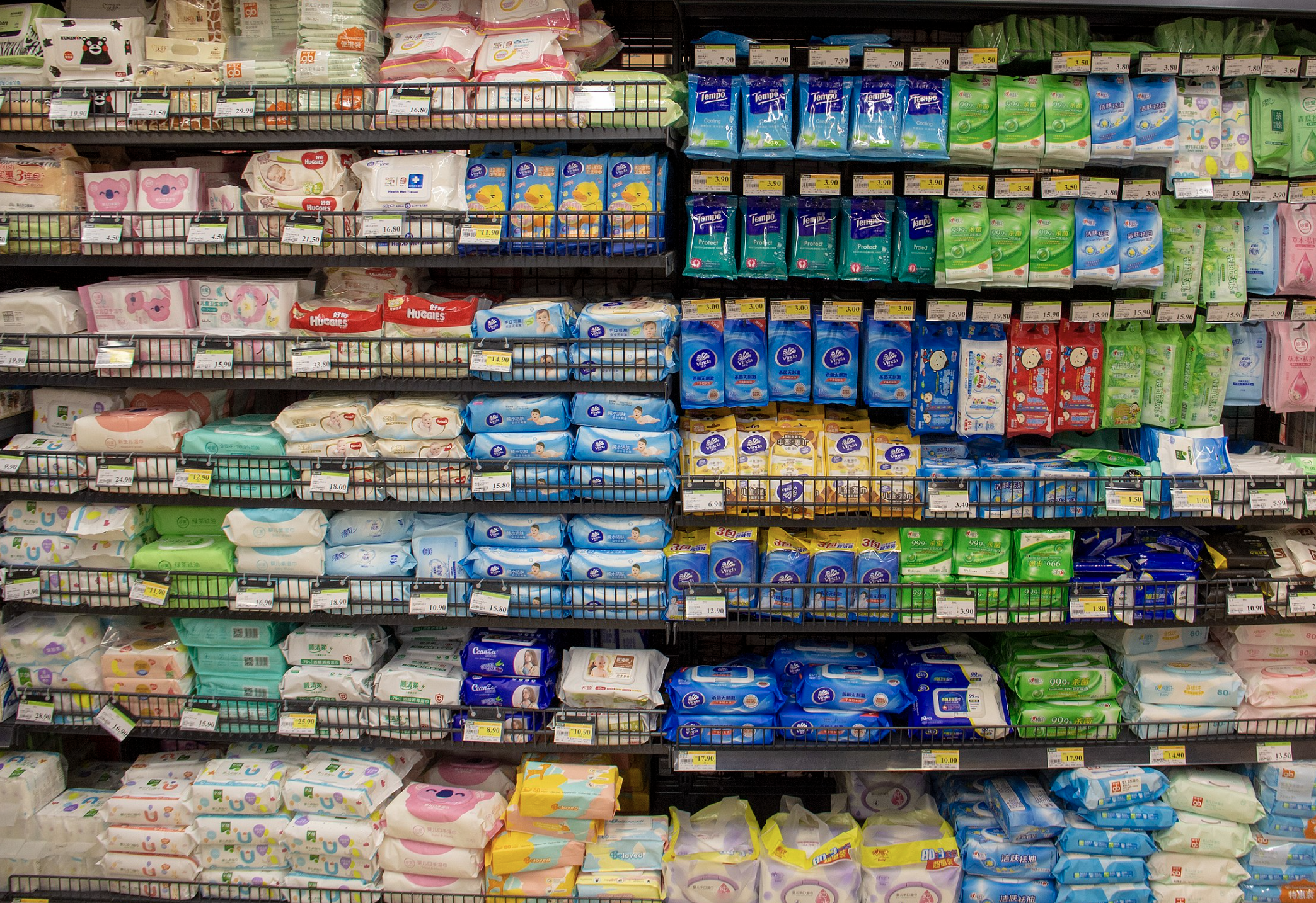 Wet wipes on a shelf CC BY-SA 4.0