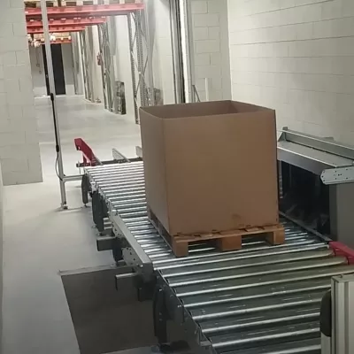 Qimarox Prorunner mk9 vertical pallet conveyor for material handling