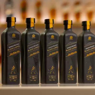 Bartenders trial paper-based bottle for Johnnie Walker Black Label