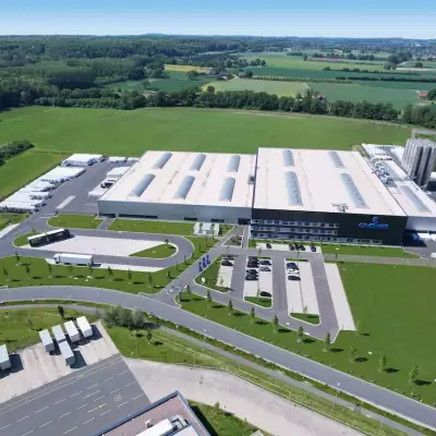 Commitment to sustainability: The new Craemer injection moulding plant in Oelde consumes only 55 percent of the energy of a conventional new building.