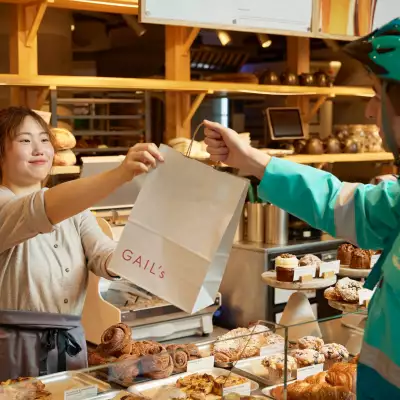 Deliveroo and GAIL’s collaborate with university students on sustainable coffee cup delivery