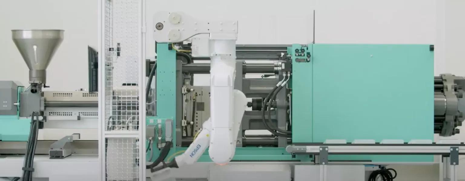 Epson ultra compact robotic solution for injection moulding