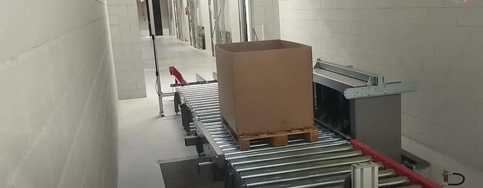 Qimarox Prorunner mk9 vertical pallet conveyor for material handling