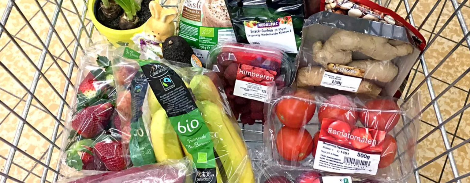 Buying fruit and vegetables in plastic packaging at the supermarket credit Marco Verch