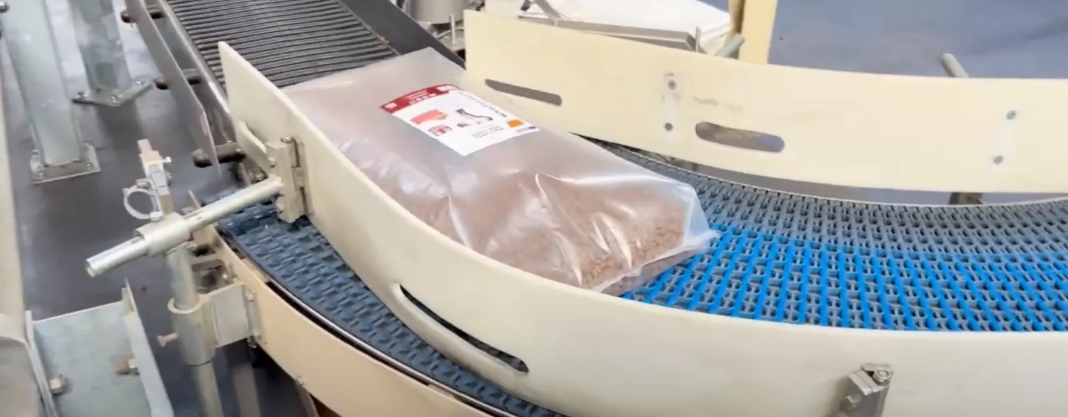 AmbaFlex Spiral Conveyor for bag handling pet food