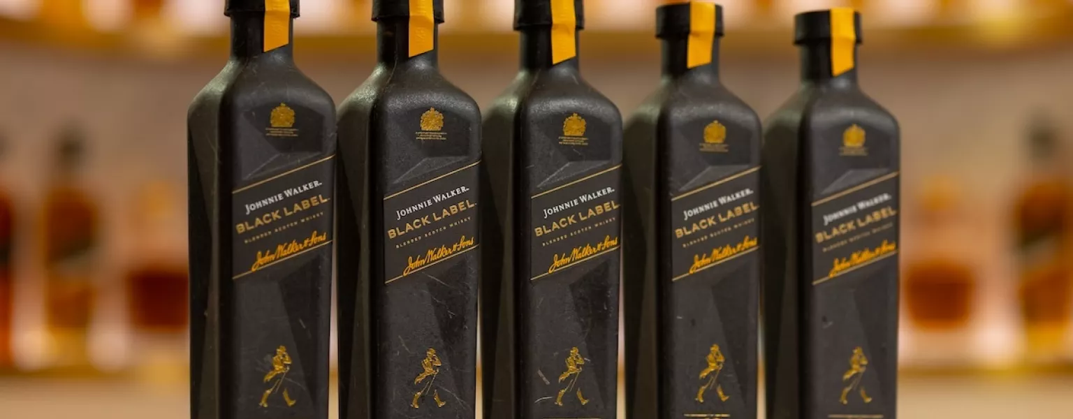 Bartenders trial paper-based bottle for Johnnie Walker Black Label