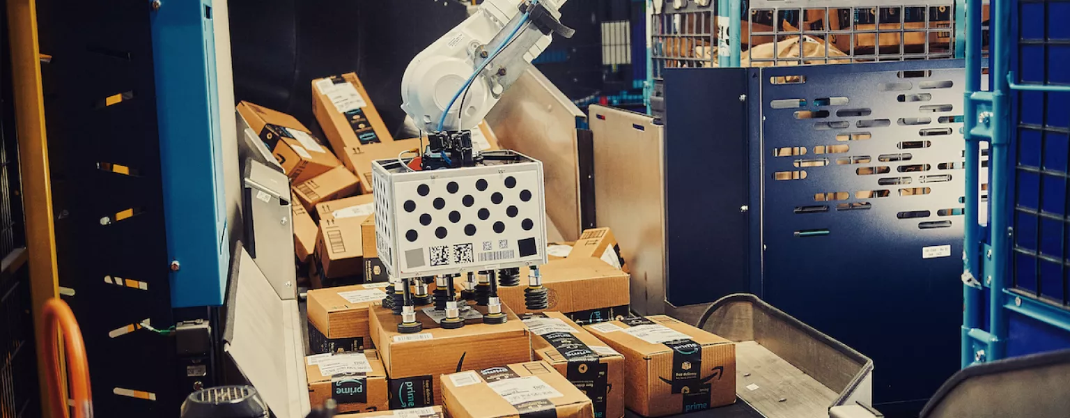 Amazon unveils new AI-powered fulfilment centre