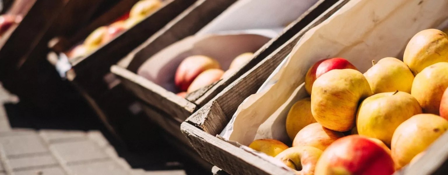 Apples in wooden boxes credit Joanna Malinowska freestocks org