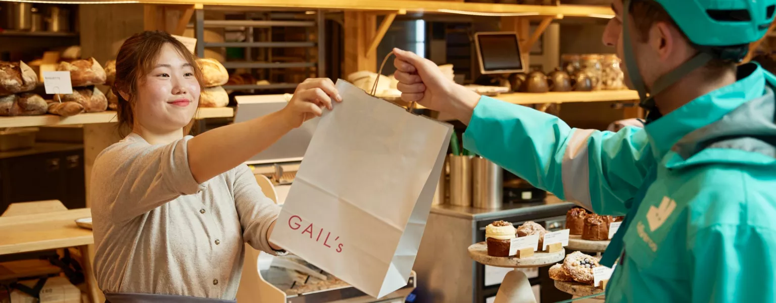 Deliveroo and GAIL’s collaborate with university students on sustainable coffee cup delivery