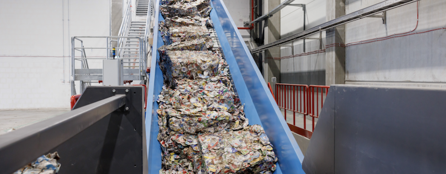 Baled beverage cartons reach the repulping line credit Tetra Pak