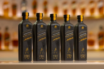 Bartenders trial paper-based bottle for Johnnie Walker Black Label