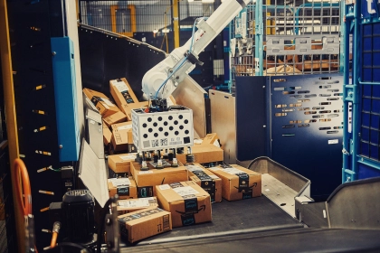 Amazon unveils new AI-powered fulfilment centre