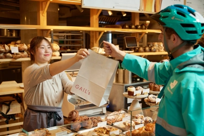Deliveroo and GAIL’s collaborate with university students on sustainable coffee cup delivery
